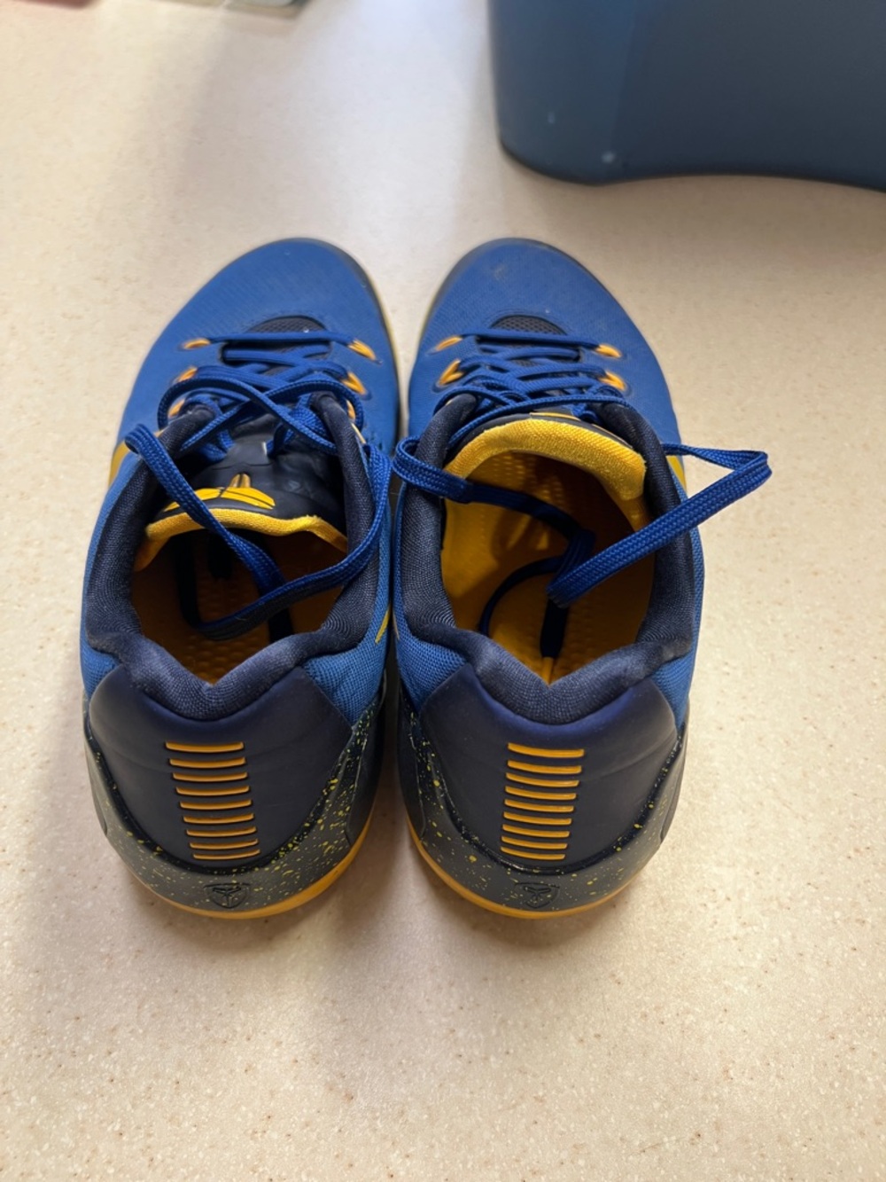 Kobe basketball shoes - Picture 4 of 4